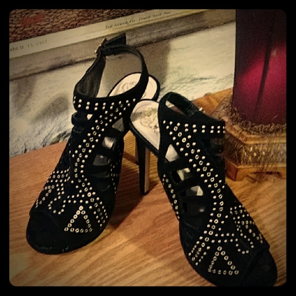 Beautiful Vince Camuto "Cassi" heels